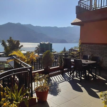 Golden Lake Pokhara Extérieur photo