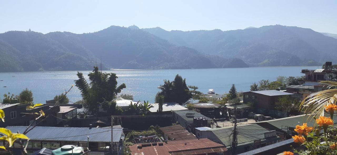 Golden Lake Pokhara Extérieur photo