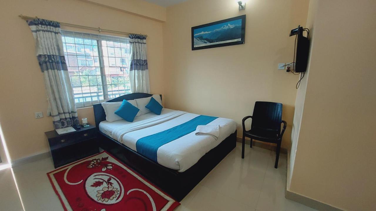 Golden Lake Pokhara Extérieur photo