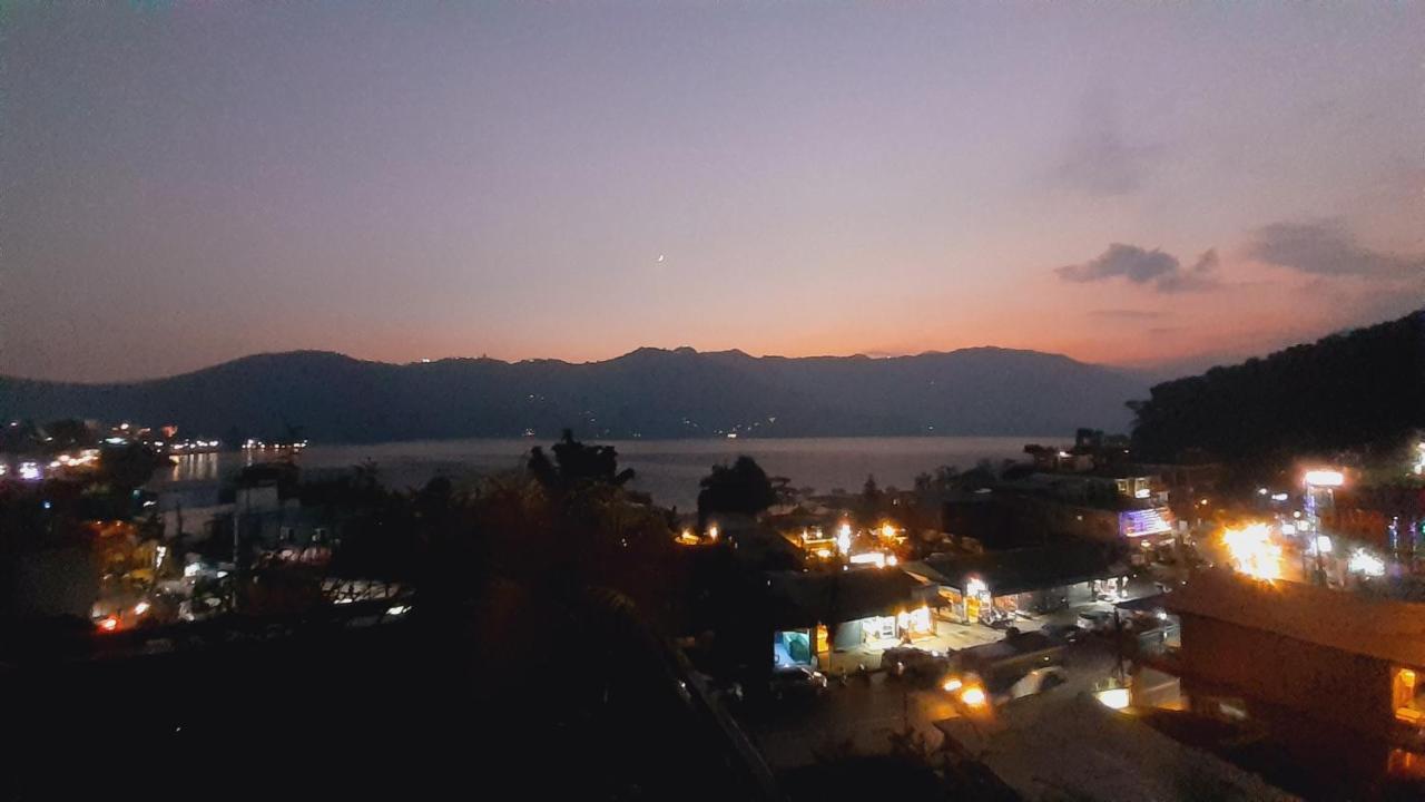 Golden Lake Pokhara Extérieur photo