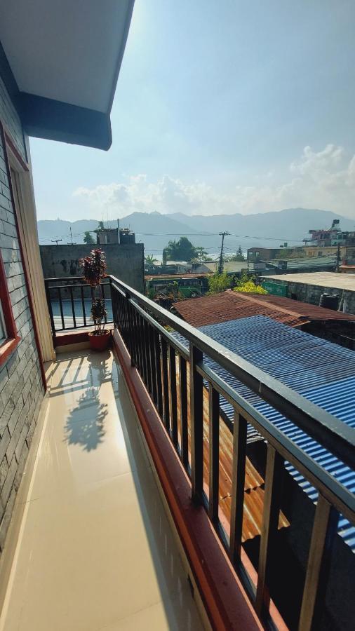 Golden Lake Pokhara Extérieur photo
