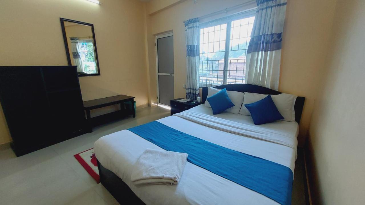 Golden Lake Pokhara Extérieur photo