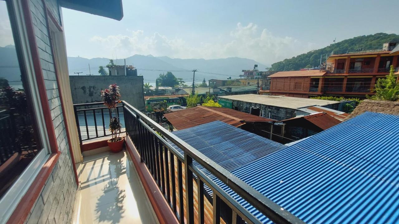 Golden Lake Pokhara Extérieur photo
