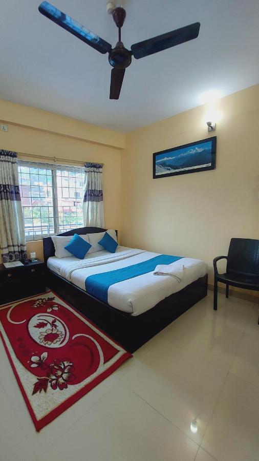 Golden Lake Pokhara Extérieur photo