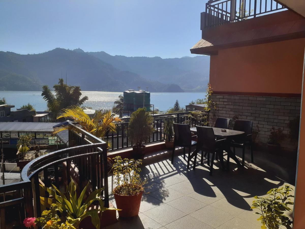 Golden Lake Pokhara Extérieur photo