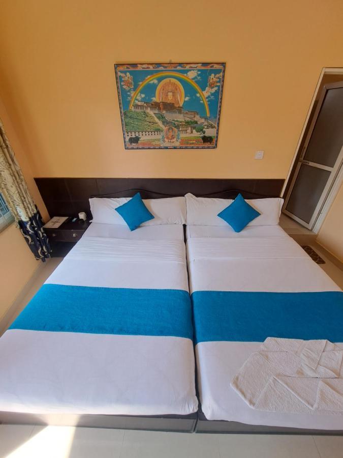 Golden Lake Pokhara Extérieur photo