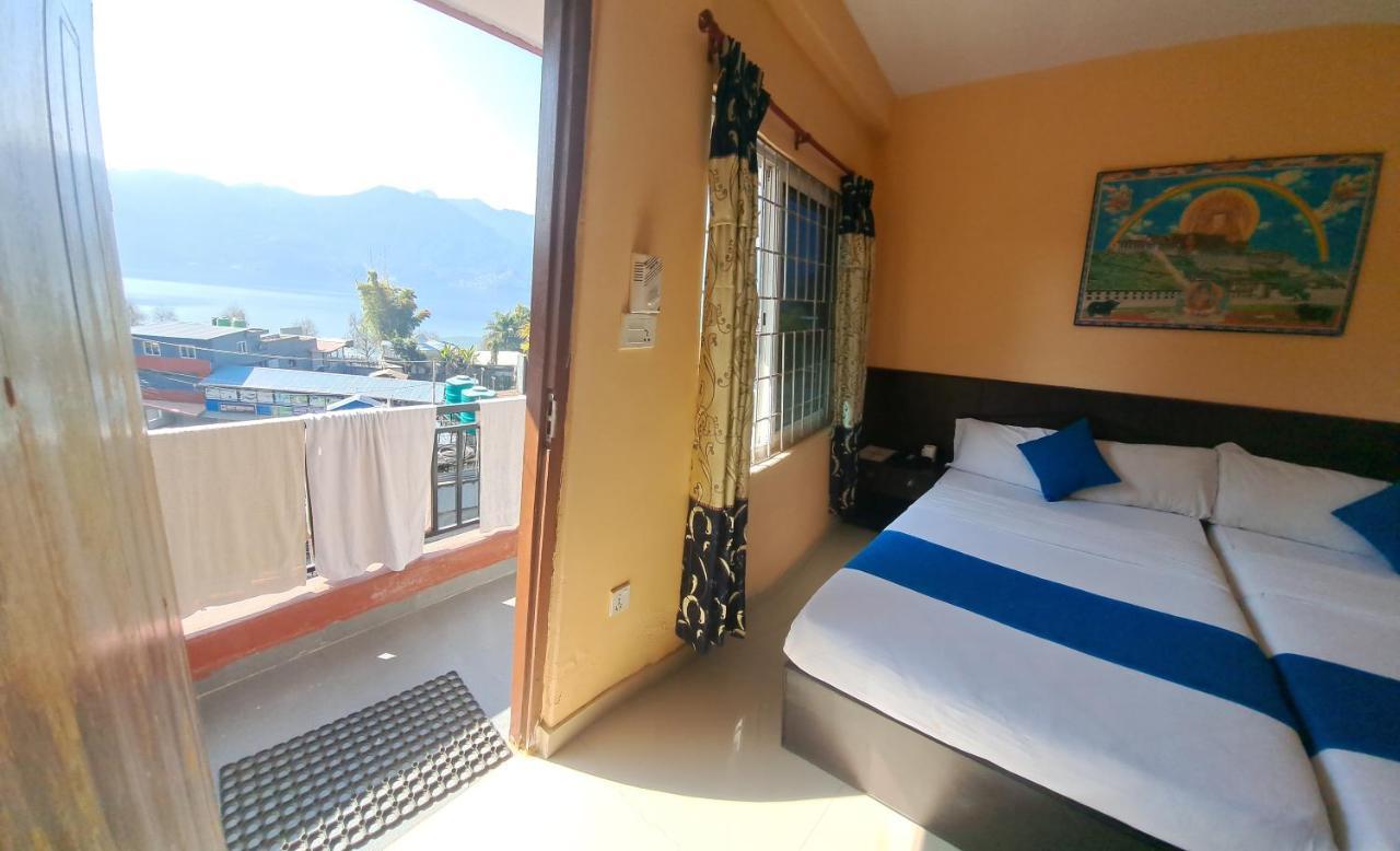 Golden Lake Pokhara Extérieur photo