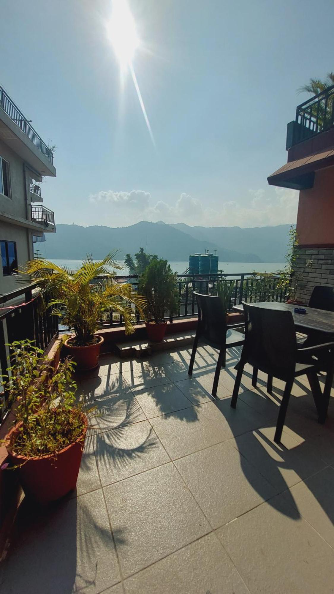 Golden Lake Pokhara Extérieur photo